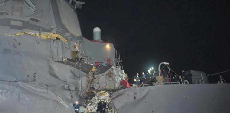El destructor US Porter dañado en una colisión con el petrolero japonés Otowasan en Ormuz