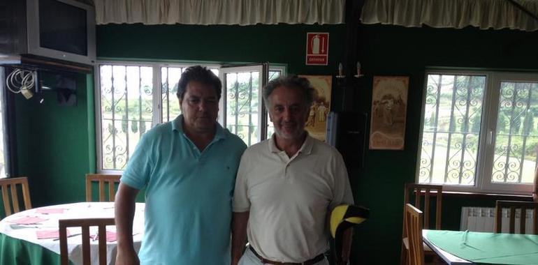 Alejandro González Carrascosa, ganador del torneo Club La cuesta de Llanes en el Gol de Villaviciosa