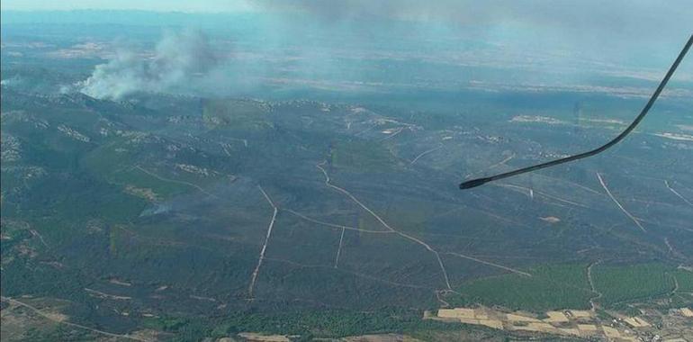 El incendio de Castrocontigo sigue arrasando la cuenca del Órbigo