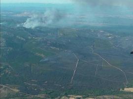 El incendio de Castrocontigo sigue arrasando la cuenca del Órbigo