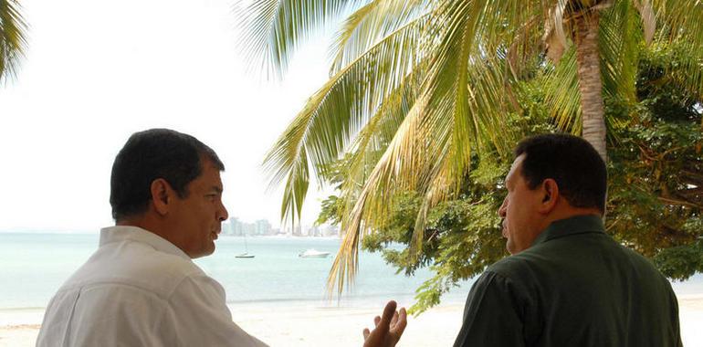 Presidentes Correa y Chávez se encuentran reunidos en Salinas 