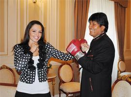 Morales anuncia gestiones para que boxeadora boliviana dispute título mundial en La Paz