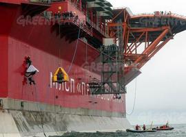 Greenpeace bloquean la plataforma petrolífera de Gazprom en el Ártico