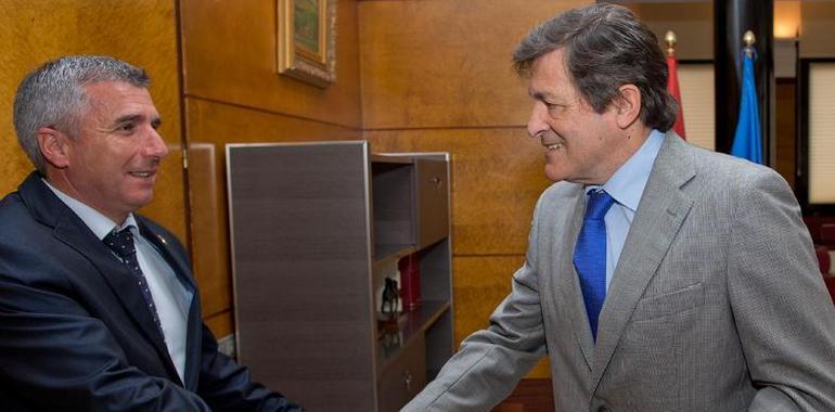 Encuentro del presidente del Principado con el alcalde de Sobrescobio