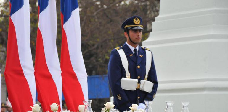 Emotivo homenaje a los mártires de la aviación en el Archipiélago  de Juan Fernández
