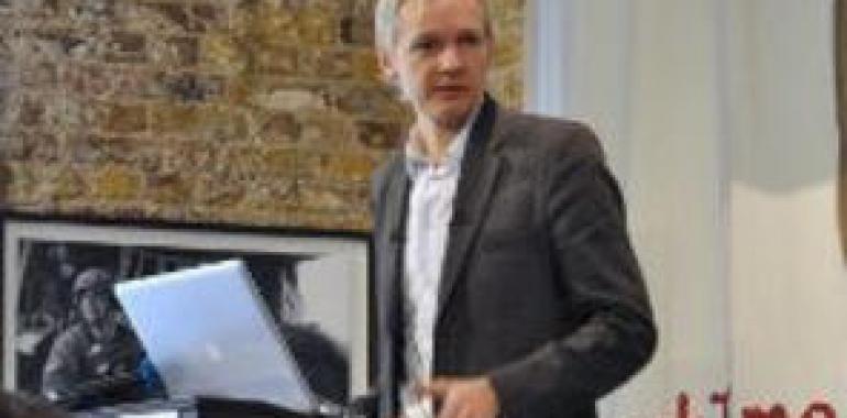 Ecuador pide a Gran Bretaña que respete asilo a Assange 