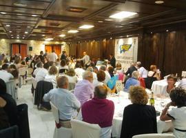 Adolfo Pulgar recibió la Medalla de Oro de los entrenadores de fútbol