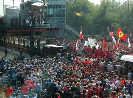 Gran remontada de Alonso en Monza para finalizar tercero