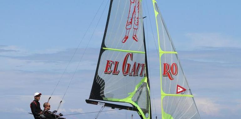 Los hermanos Alonso lideran el Campeonato de Europa de 49er en el Lago Garda, Italia