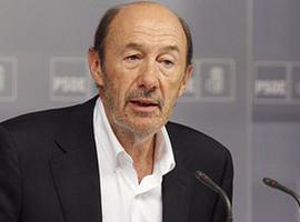 Rubalcaba dice que Rajoy llega \"tarde, mal y solo\" a la crisis entre España y Cataluña