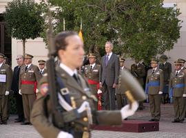 Morenés preside la inauguración del curso en la Academia de Caballería
