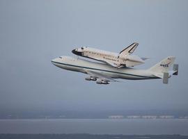 El Endeavour realiza su último vuelo a California a lomos de un Shuttle Carrier