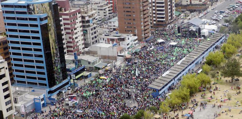 Correa lidera gran concentración de defensa a la democracia y rechazo a la inmoralidad política