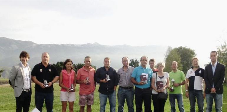 Premios del Torneo Fomtur allares, en el Club de Golf de Llanes