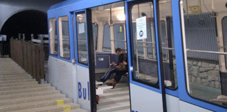 El funicular de Bulnes, fuera de servicio mes y medio por una revisión técnica general