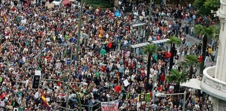 Miles de manifestantes ante el Congreso. Cargas policiales y cerca de 20 detenidos