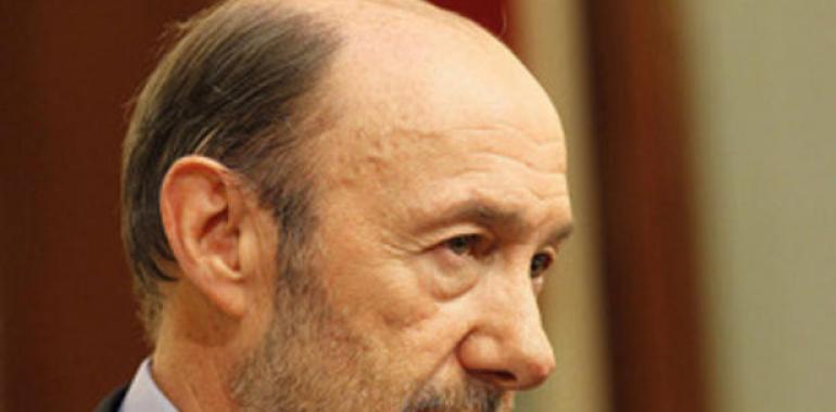 Rubalcaba pide a Mas que diga a los catalanes si quiere “romper con España o seguir en ella”