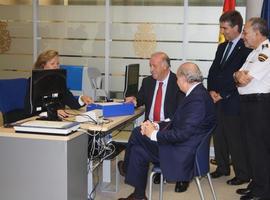 Vicente del Bosque pasa por Comisaría