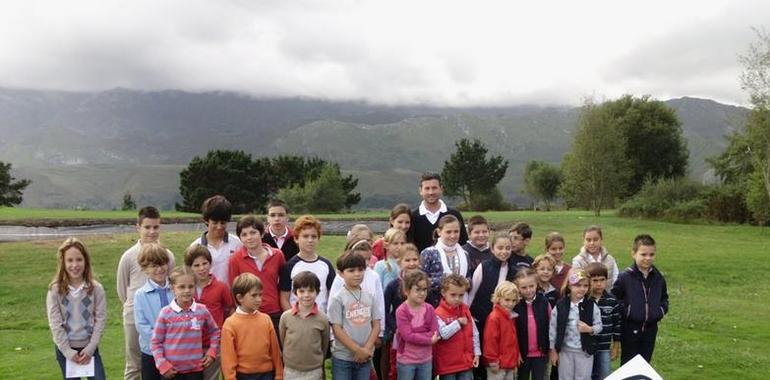 La Escuela Municipal Infantil de Golf de Llanes inició el pasado sábado el nuevo curso 2012/13 