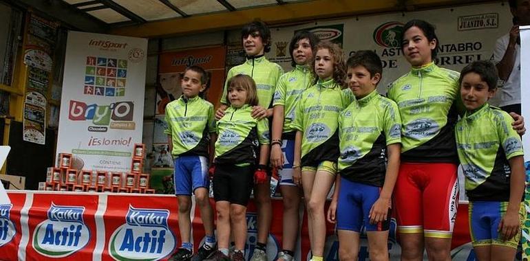 El patatal, en Sniace, Torrelavega, acogió el VII Encuentro Interautonómico de Escuelas de Btt