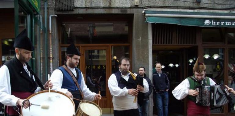 La Bamndina La Coruxa, el jueves en Tierra Astur Colloto