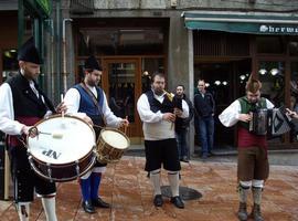 La Bamndina La Coruxa, el jueves en Tierra Astur Colloto