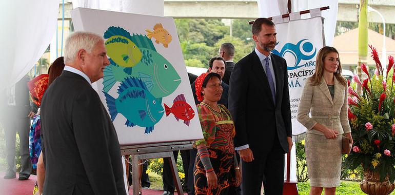 El presidente de Panamá y Los Príncipes de Asturias inauguran monumento en La Cinta Costera