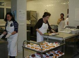 La Cocina Económica de Oviedo sirve solidaridad en platos calientes 