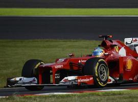 Alonso abandona y Vettel aprieta el Mundial