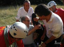 Protección Civil auxilia a un senderista indispuesto en los alrededores del lago de Truchillas (León)