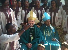 El arzobispo de Oviedo visita los proyectos del padre Ángel en Haití, Dominicana, Méjico y El Salvador