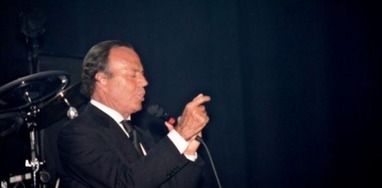 Gran éxito de Julio Iglesias en Malabo