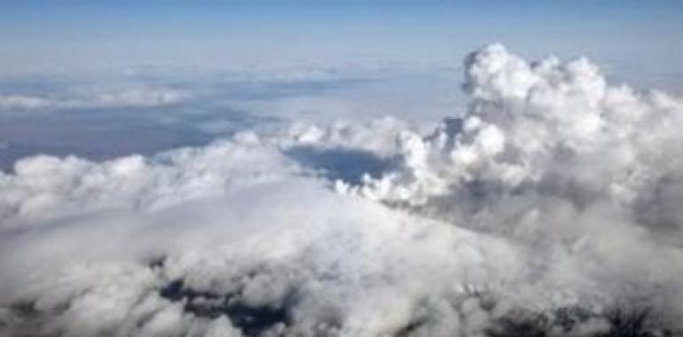 Las cenizas del volcán  Puyehue obligan a cerrar parte del espacio aéreo argentino