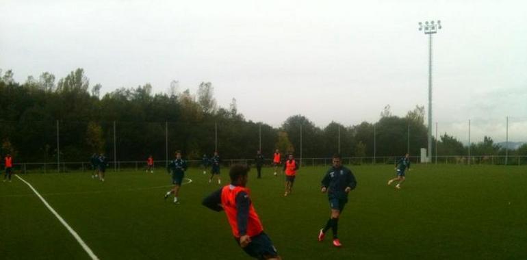 El Real Oviedo se habitúa a la hierba sintética en La Pixarra