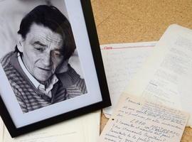 La Universidad de Oviedo recibe el archivo creativo del novelista argentino Daniel Moyano