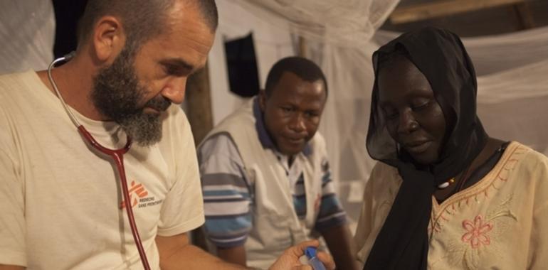 Guardia nocturna en un campo de refugiados de Sudán del Sur