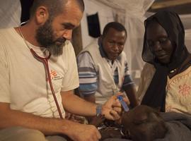 Guardia nocturna en un campo de refugiados de Sudán del Sur