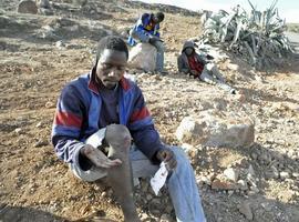 “Nos golpean con piedras en las rodillas y tobillos para no saltar la valla de Melilla” 