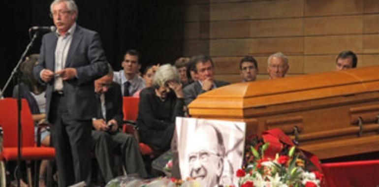 Acto de homenaje a Santiago Carrillo en el Teatro Jovellanos