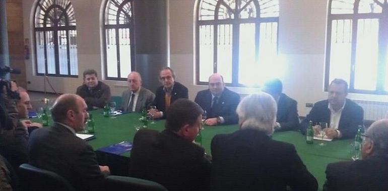 Caunedo y Fidalgo se reúnen con empresarios y alertan sobre la situación del Real Oviedo