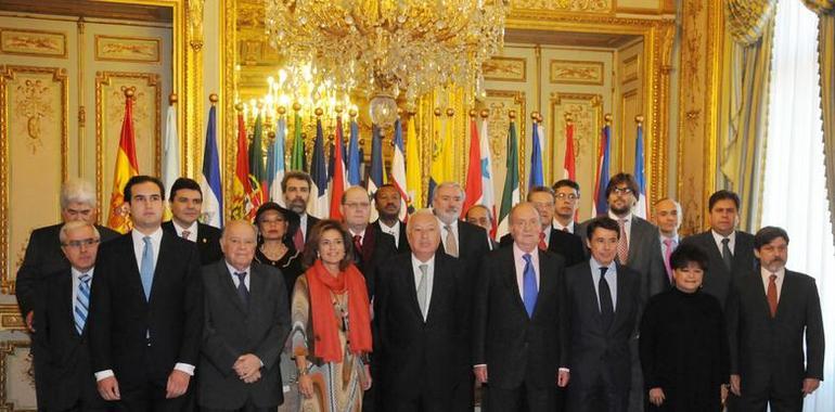 El Rey Juan Carlos I llama a reforzar la relación entre los países iberoamericanos en la Cumbre de Cádiz