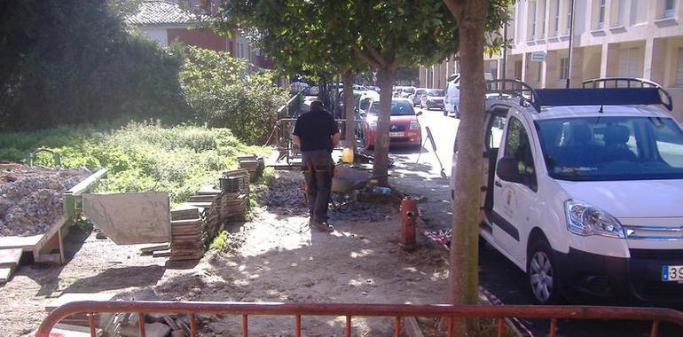Reparación de un tramo de acera de la calle Venezuela, en la Villa de Llanes