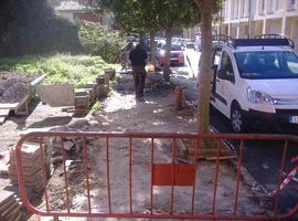 Reparación de un tramo de acera de la calle Venezuela, en la Villa de Llanes