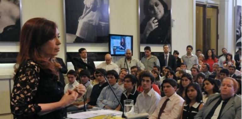 Cristina pide a "todos los políticos" que digan lo que piensan