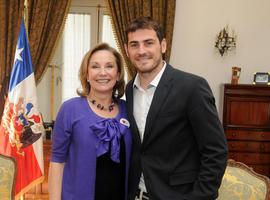 Primera Dama Cecilia Morel recibe a Iker Casillas en La Moneda