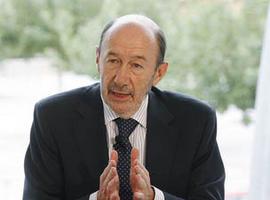 Rubalcaba pide a la banca española que detenga los desahucios mientras se negocia la nueva ley 