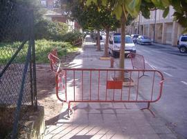 Finalizada la reparación de un tramo de acera de la calle Venezuela, en la Villa de Llanes
