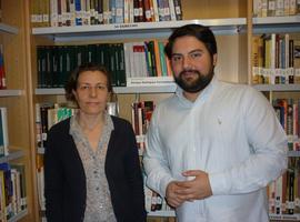Un joven cangués dona 40 libros de Derecho a la biblioteca