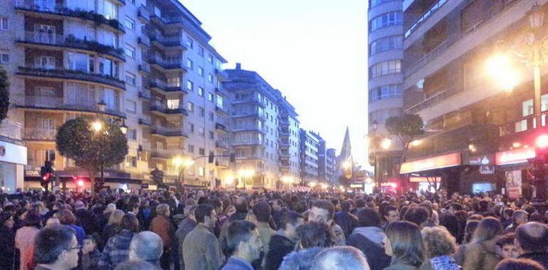 Miles de asturianos se manfiestan en las calles de la capital contra el austericidio