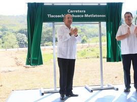 Una nueva carretera reduce el aislamiento de la alta montaña de Guerrero